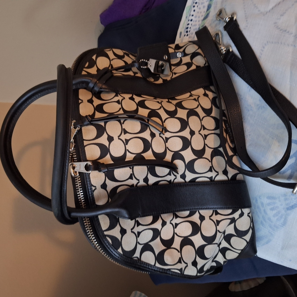 COACH Black and Cream Shoulder Bag